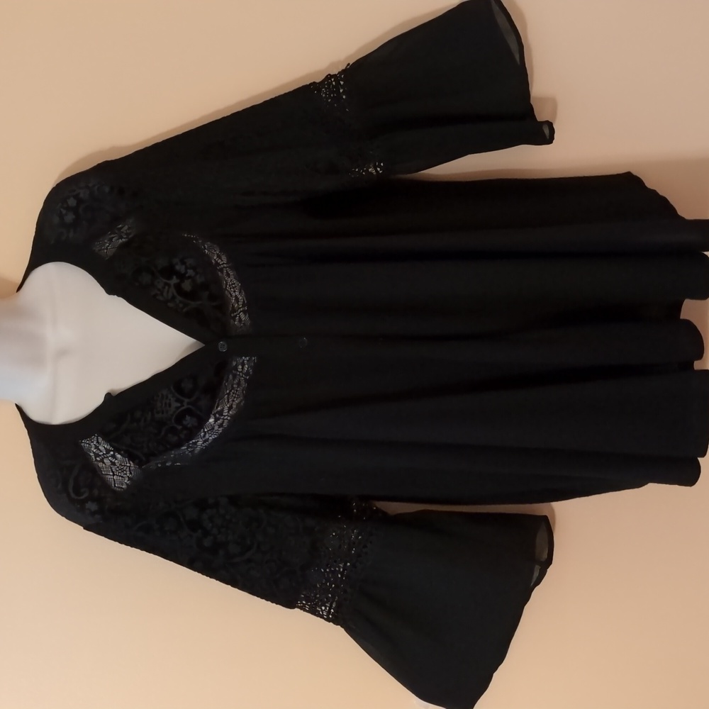 Chelsea & Theodore 3/4 Sleeve Ladies Top With Lace